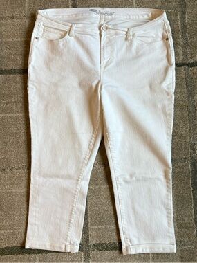 Old Navy Women’s Sweetheart High Rise Capri Jeans Size 14 White EUC